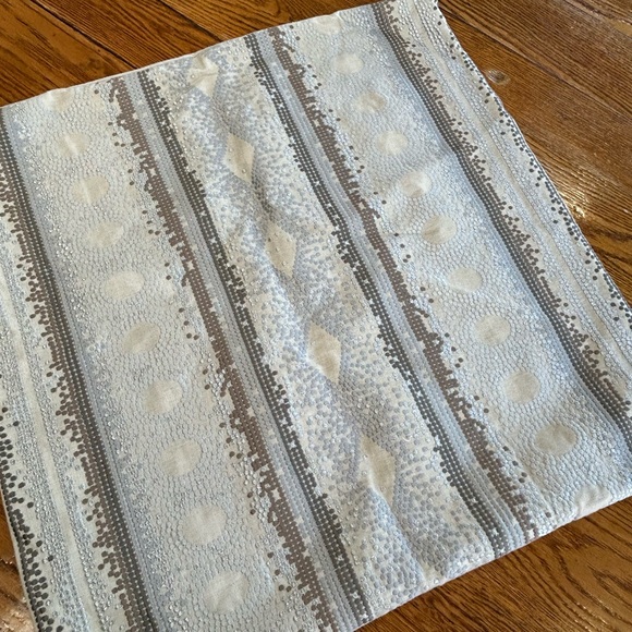 Kim Seybert pillow cover.  Linen blend. 25” square - Picture 3 of 10